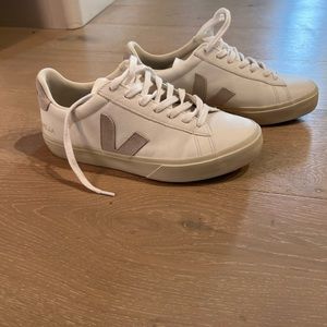 VEJA WHITE / GRAY
